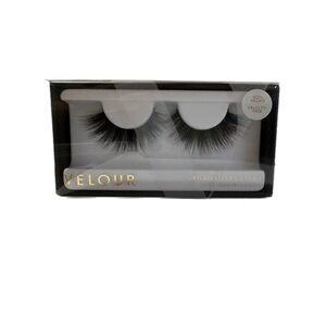 VELOUR – “Can’t Be Tamed”